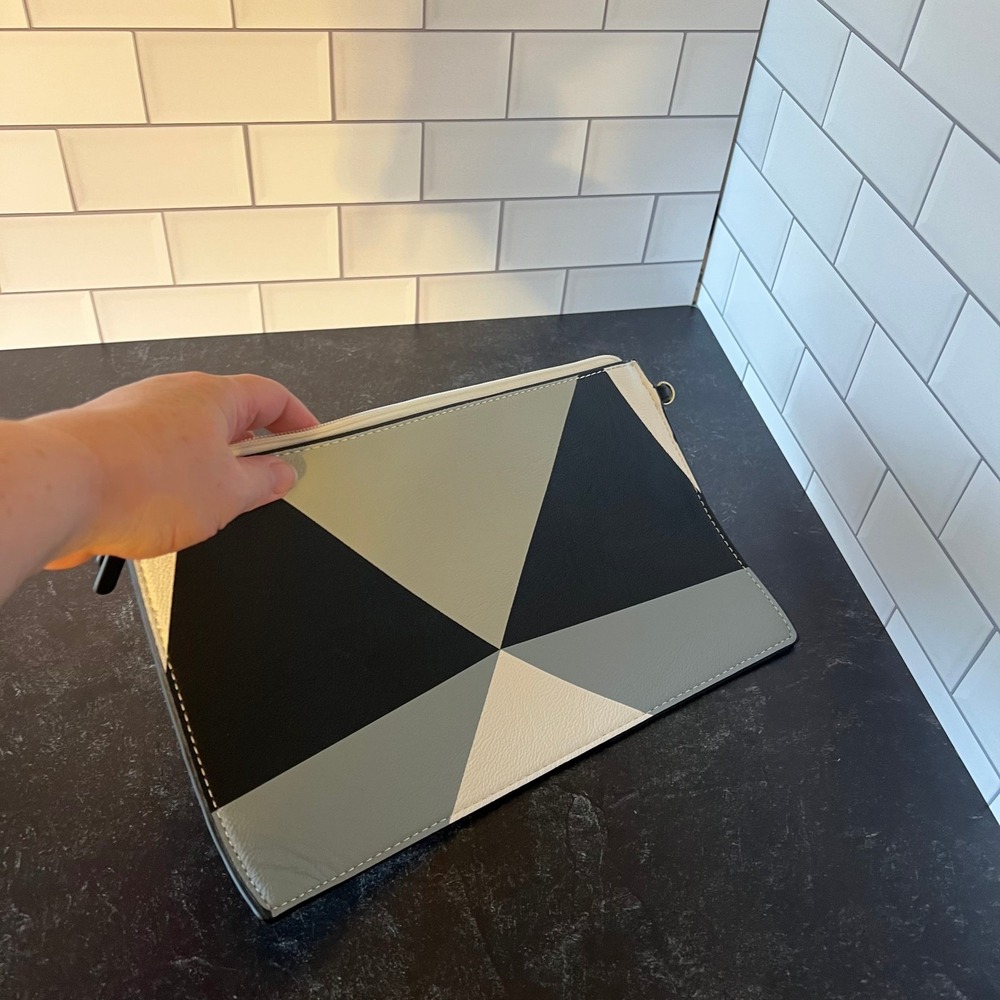 Kate Landry Geometric Tri-Color Clutch Bag - Black Grey White Triangle Print Zip